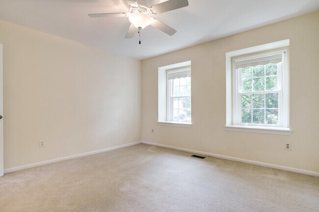 Building Photo - 1646 Montmorency Dr