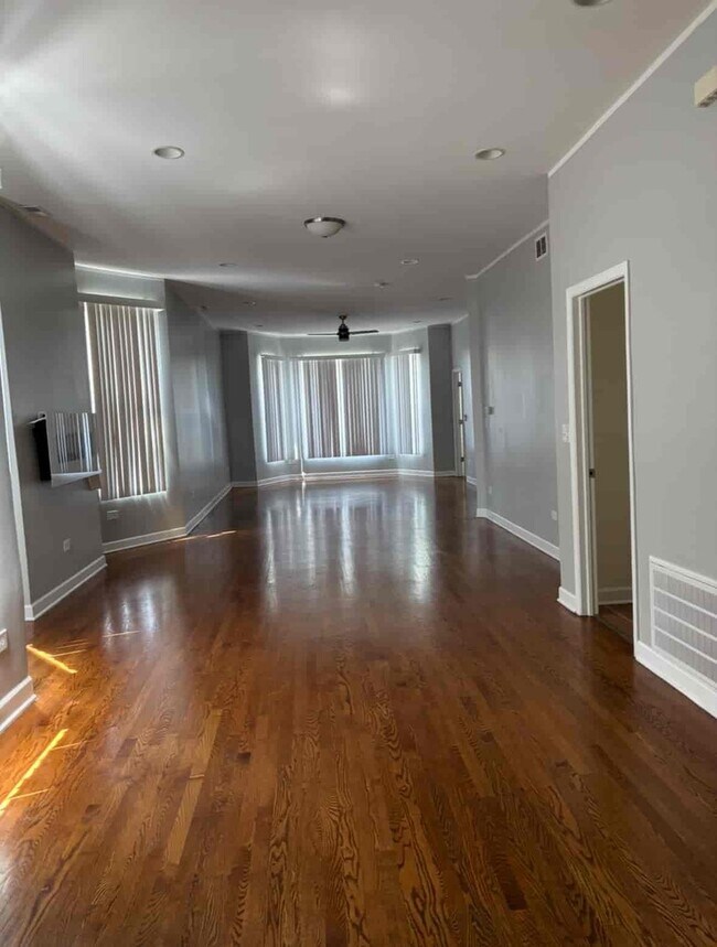 Building Photo - 803 S Karlov Ave