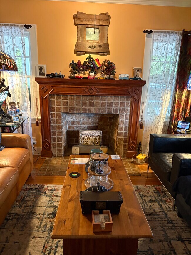 Building Photo - 839 N Orange Dr