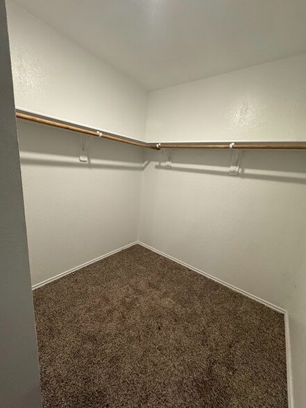 Building Photo - 2420 Mulligan Ln