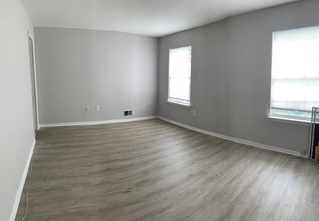 Building Photo - 85 Tulip Ln