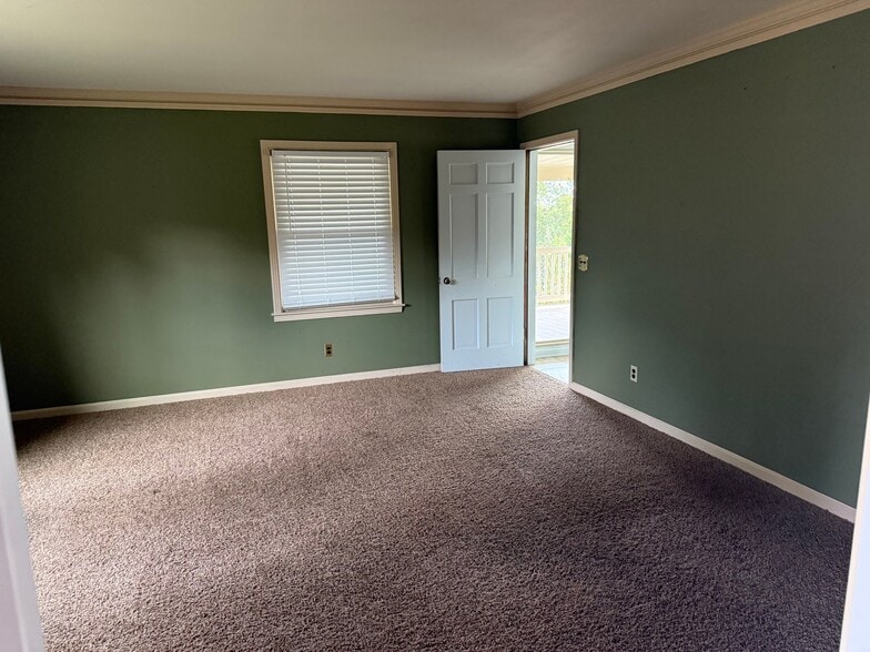 Building Photo - 212 White Oak St