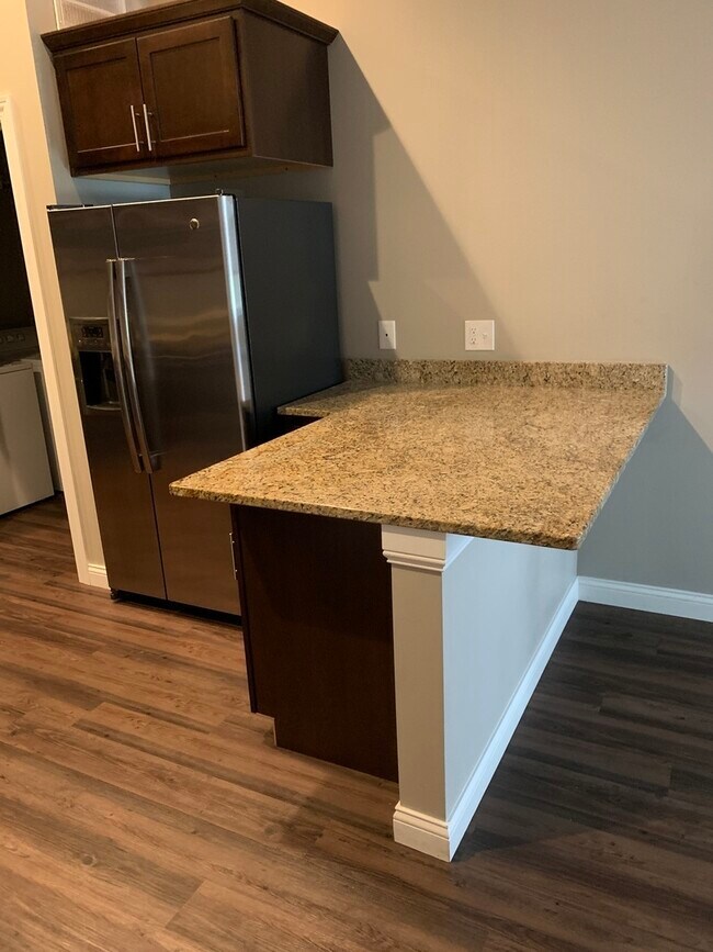 Building Photo - 1534 River Dr