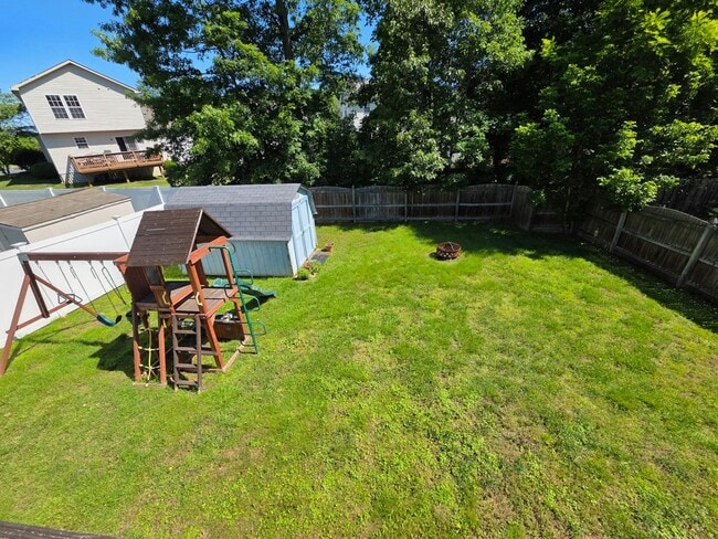 Building Photo - Spacious Single Family Home in Edgewood