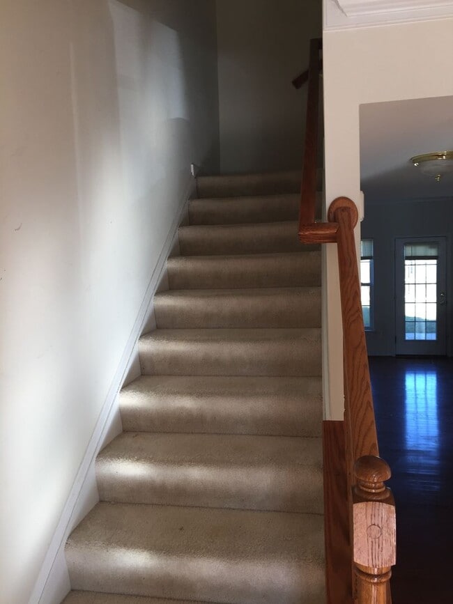 Building Photo - Charming 3 Bedroom, 2.5 Bath Townhome for Rent