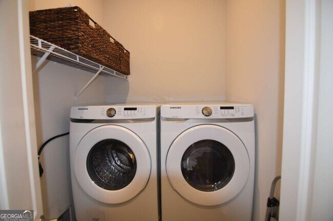 Building Photo - 137 Pearl St