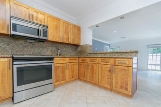 Building Photo - 1000 SW 73rd Ave