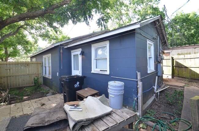 Building Photo - 1600 5th St