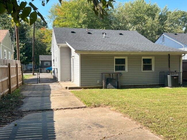 Building Photo - 307 N 36th St