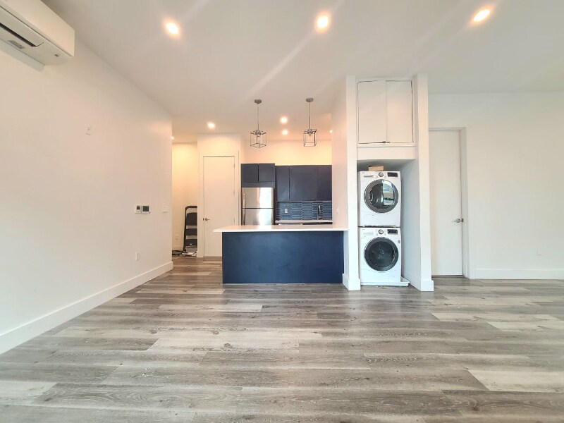 Building Photo - 715 Park Ave