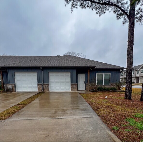 Building Photo - 16104 Echo Glen Dr