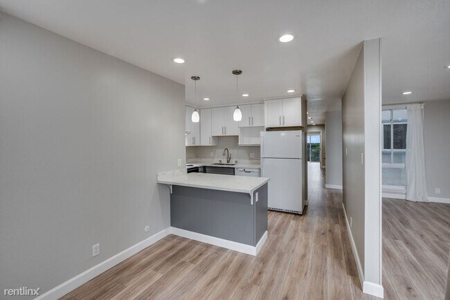Building Photo - 3 br, 2 bath Duplex - 132 Byrne Street