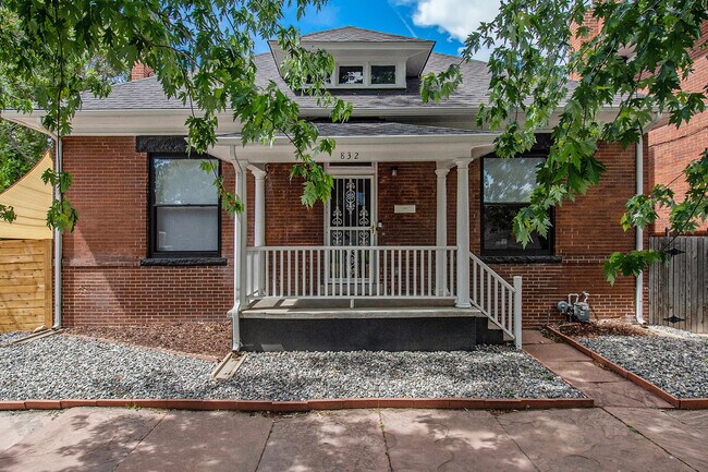 Building Photo - 832 26th St