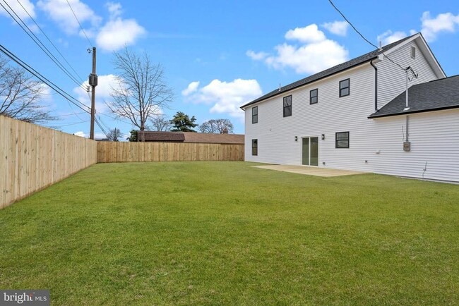 Building Photo - 265 Holly Dr