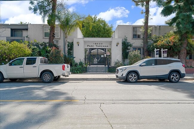 Building Photo - 18620 Hatteras St