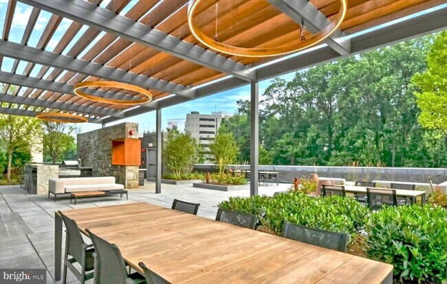 Building Photo - 7887 Jones Branch Dr