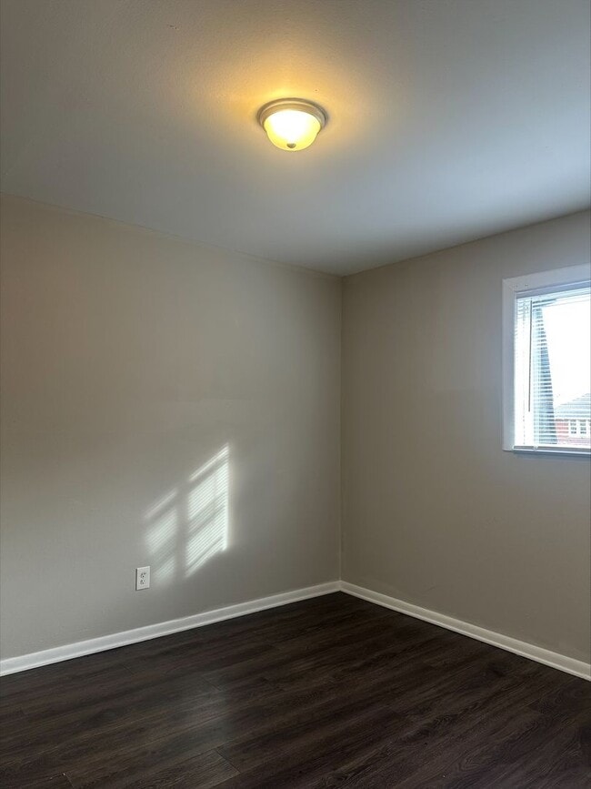 Building Photo - 2 Bed 1 Bath Apartment in Columbus!