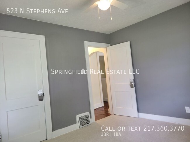 Building Photo - Floor-tastic Retreat: Rent this 3 Bed/1 Ba...