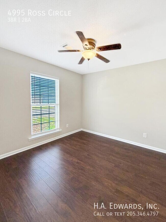 Building Photo - 4995 Ross Cir