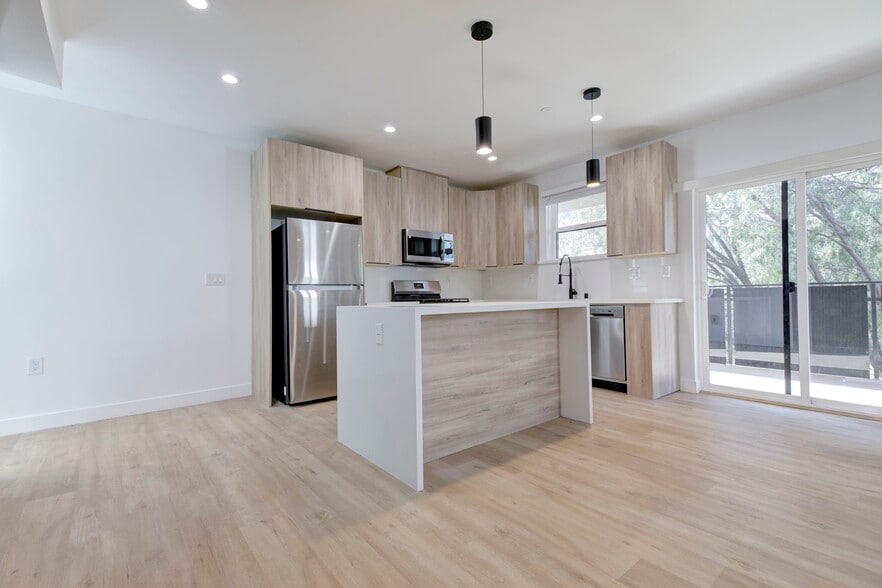 Building Photo - 5650 Cartwright Ave