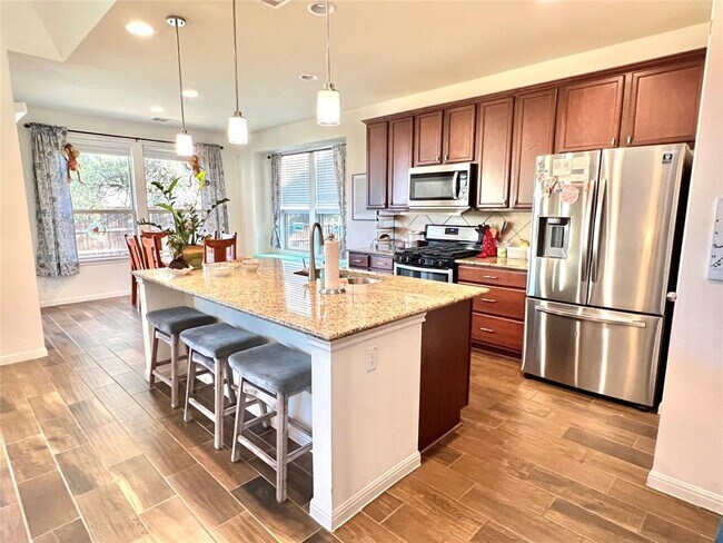 Building Photo - 1024 Almeria Bend