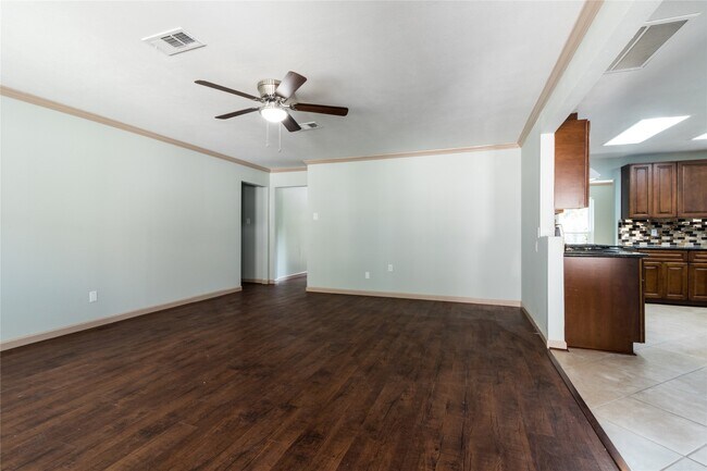 Building Photo - 5402 Sheraton Oaks Dr