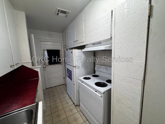 Building Photo - 2840 NW 23rd St