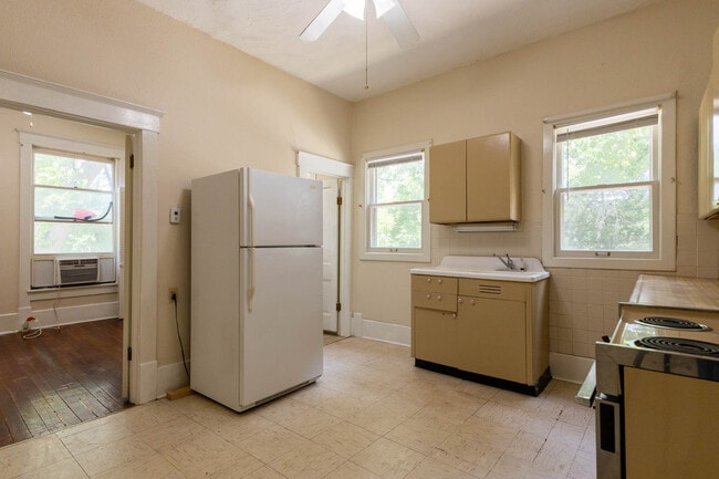 Building Photo - Mill St