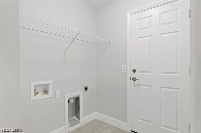 Building Photo - 1322 NE 12th Pl