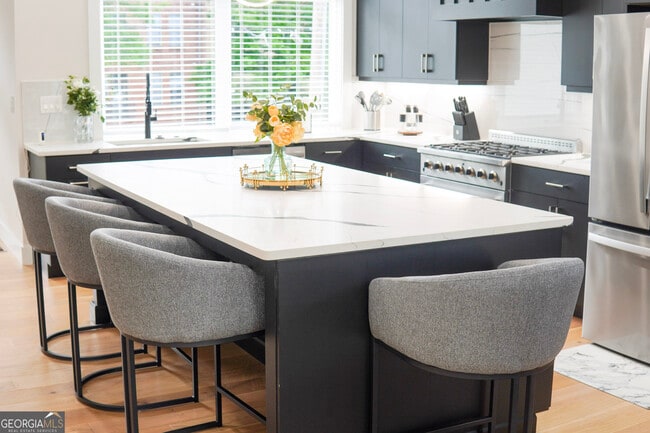 Building Photo - 68 Boulevard SE