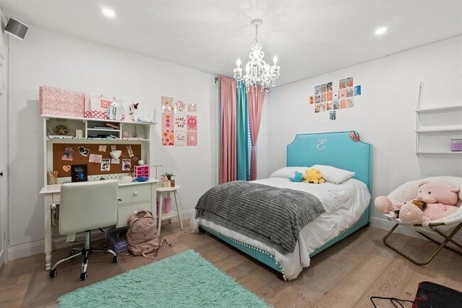 Building Photo - 1703 Meadowbrook Dr