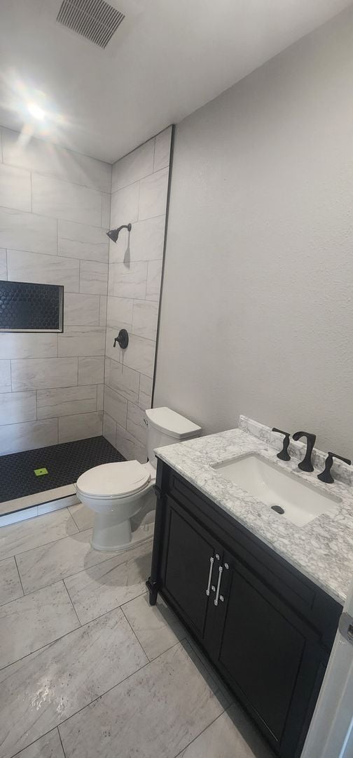 Building Photo - Renovated House for Rent