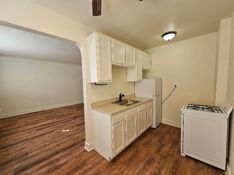 Building Photo - 808 N Main St