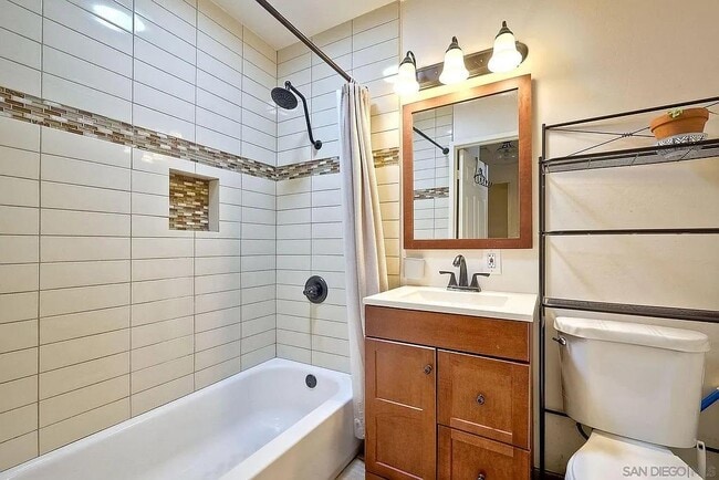 Building Photo - 995 Rosecrans St