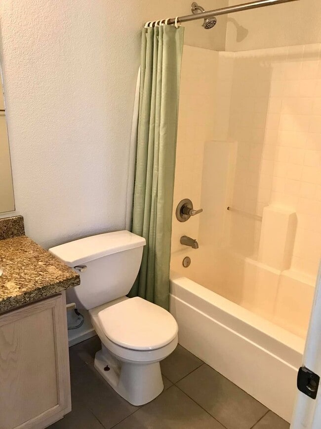 Building Photo - Spacious 3-bedroom plus den in North Phoenix