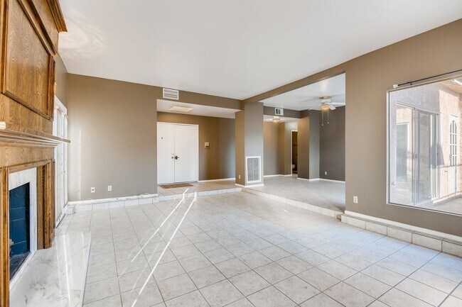 Building Photo - 1409 E St Louis Ave