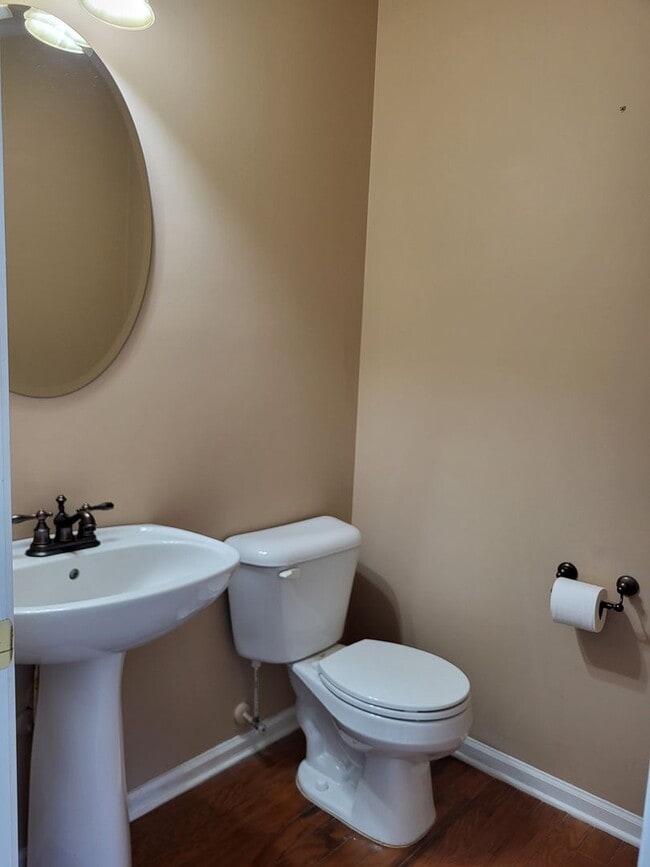 Building Photo - 3 bedroom townhouse in Waterside Crossing