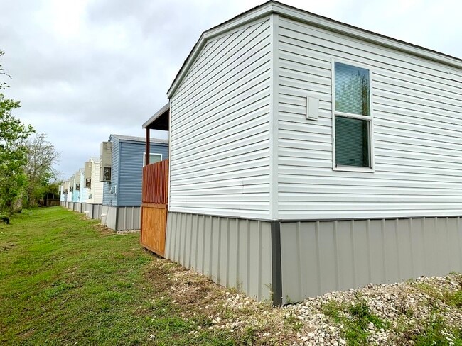 Building Photo - 3621 County Rd 161