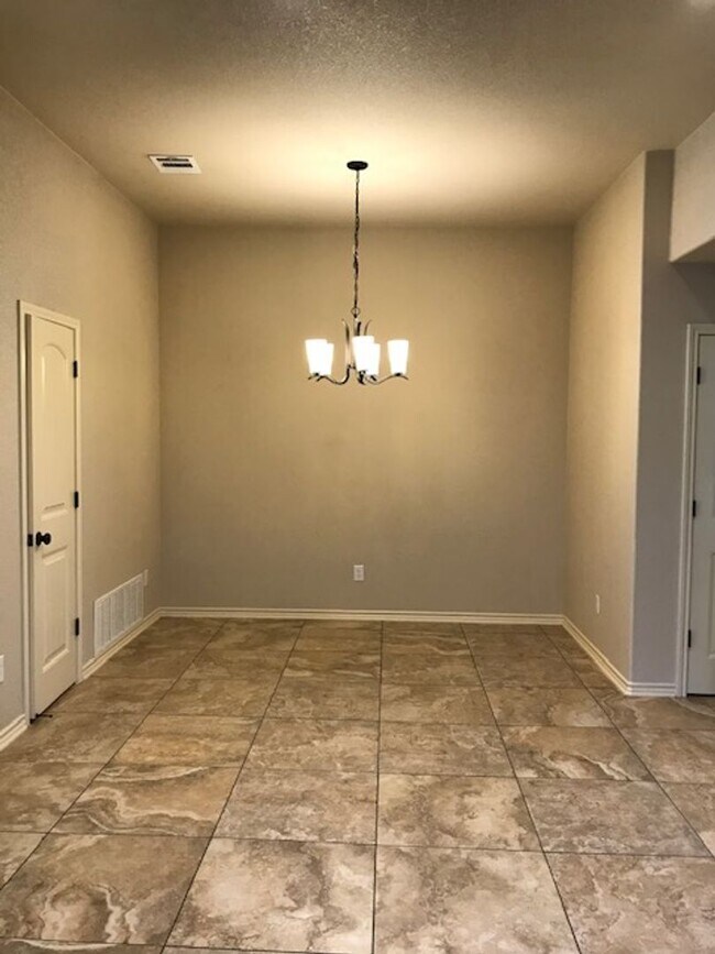 Building Photo - 5506 Settlers Ct