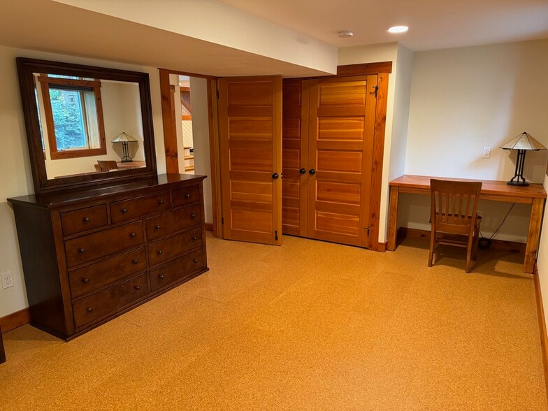 Basement bedroom - 4054 NE Rodney Ave
