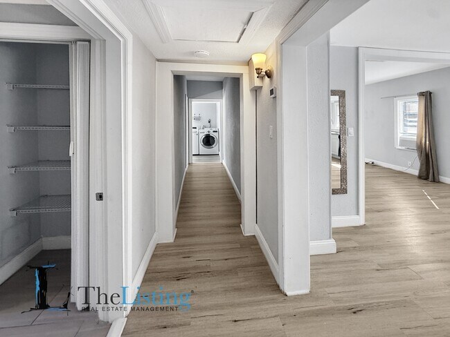 Building Photo - 6920 N Central Ave