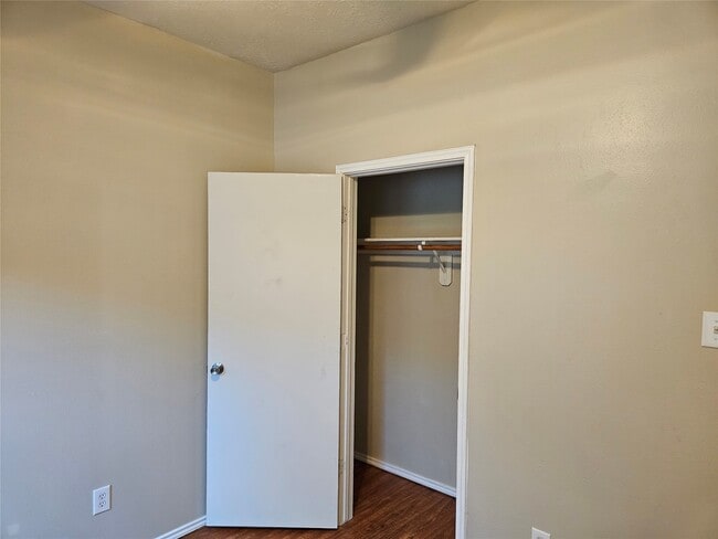 Building Photo - 13111 Cherryglade Ct