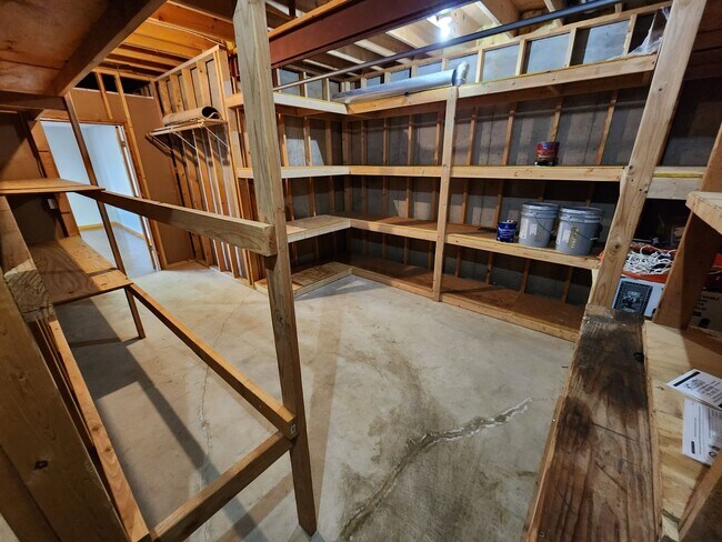 Building Photo - New price! Enjoy country living and seclus...