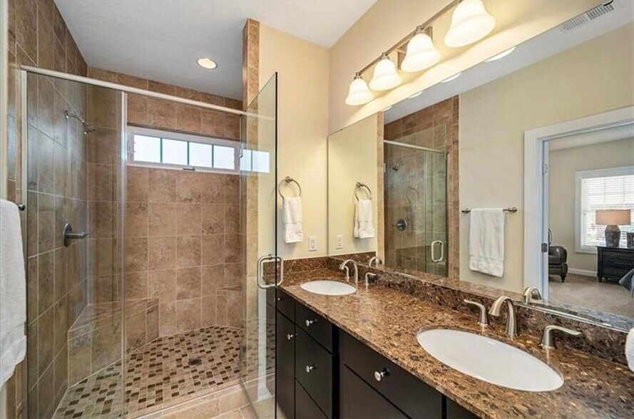 Building Photo - 323 Osona Ln