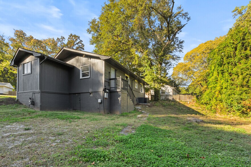 Building Photo - 1945 Camp Greene St