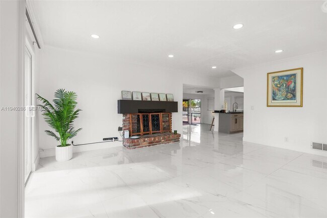 Building Photo - 7601 NW 82nd Terrace