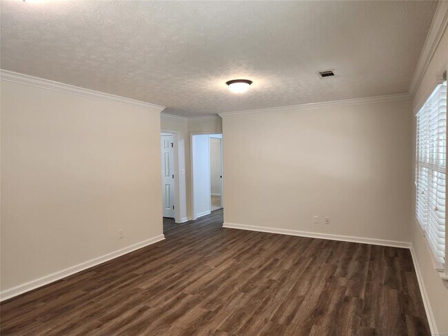 Building Photo - 628 Shadow Ln