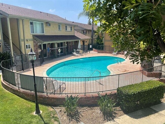 Building Photo - 2 Bedroom-2 Bathroom Single Story Condo; 2nd Floor unit in La Mesa