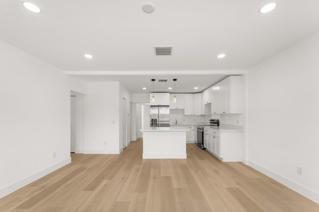 Building Photo - 111 W 35th St