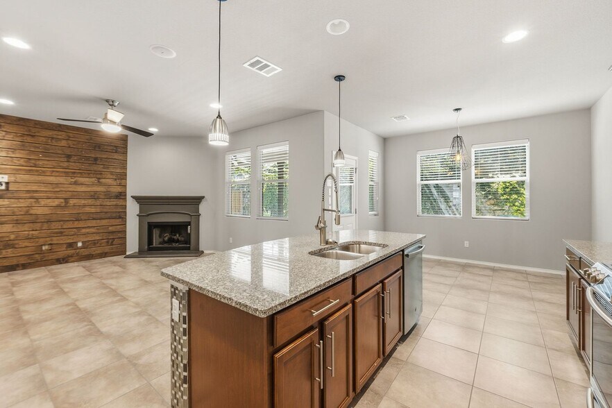 Building Photo - 7312 Lookout Bluff Terrace